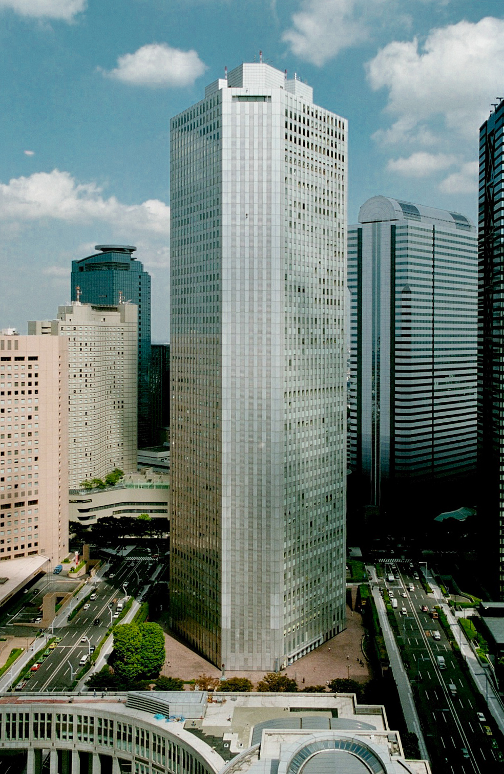 Shinjuku Sumitomo Building, Tokyo - View from Shinjuku NS Building. © Mathias Beinling