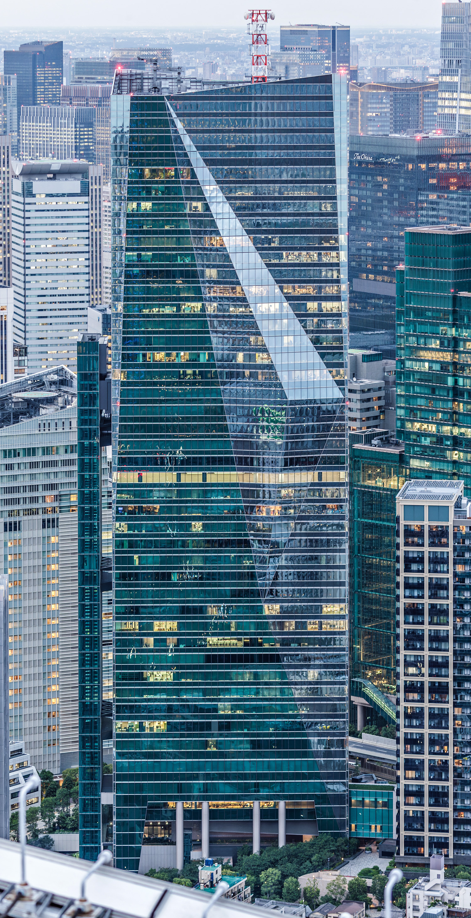 Sumitomo Fudosan Roppongi Grand Tower, Tokyo - View from Roppongi Hills Mori Tower. © Mathias Beinling