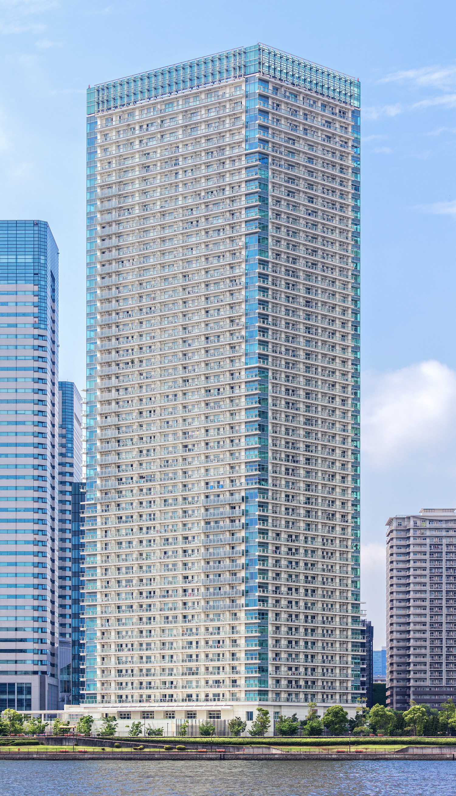 The Parkhouse Harumi Towers Krono Residence, Tokyo - View from the southeast. © Mathias Beinling