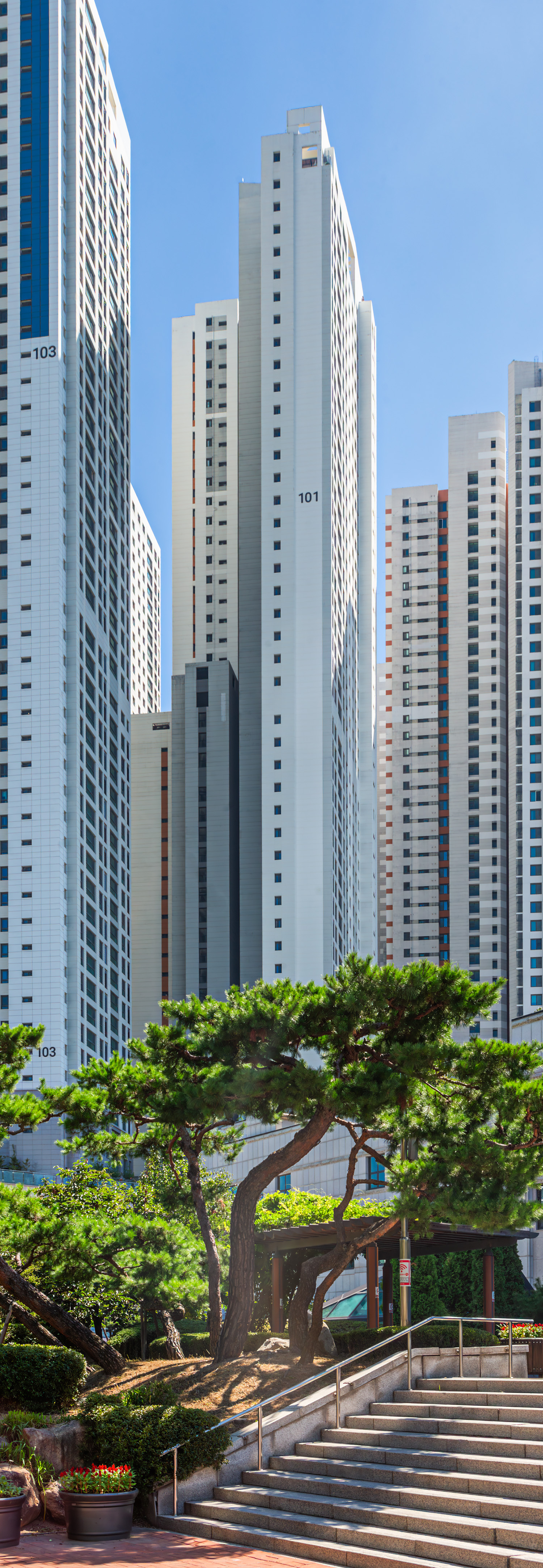 Hillstate Jungdong Tower 101, Bucheon - View from the northwest. © Mathias Beinling
