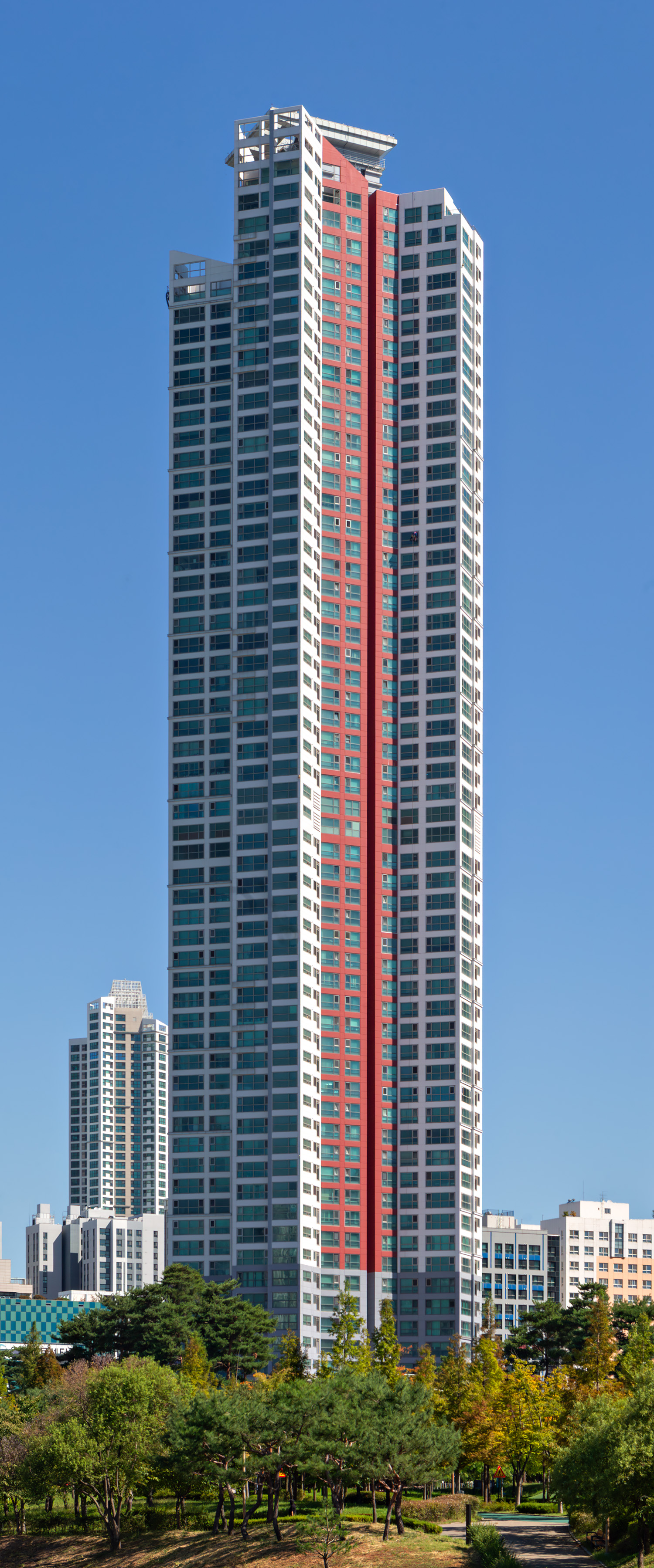 Cheongna Posco The Lake Park 2 Tower 801, Incheon - View from the southwest. © Mathias Beinling