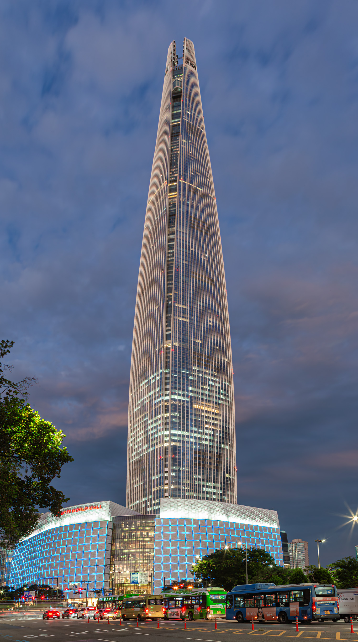 Lotte World Tower - View from the west