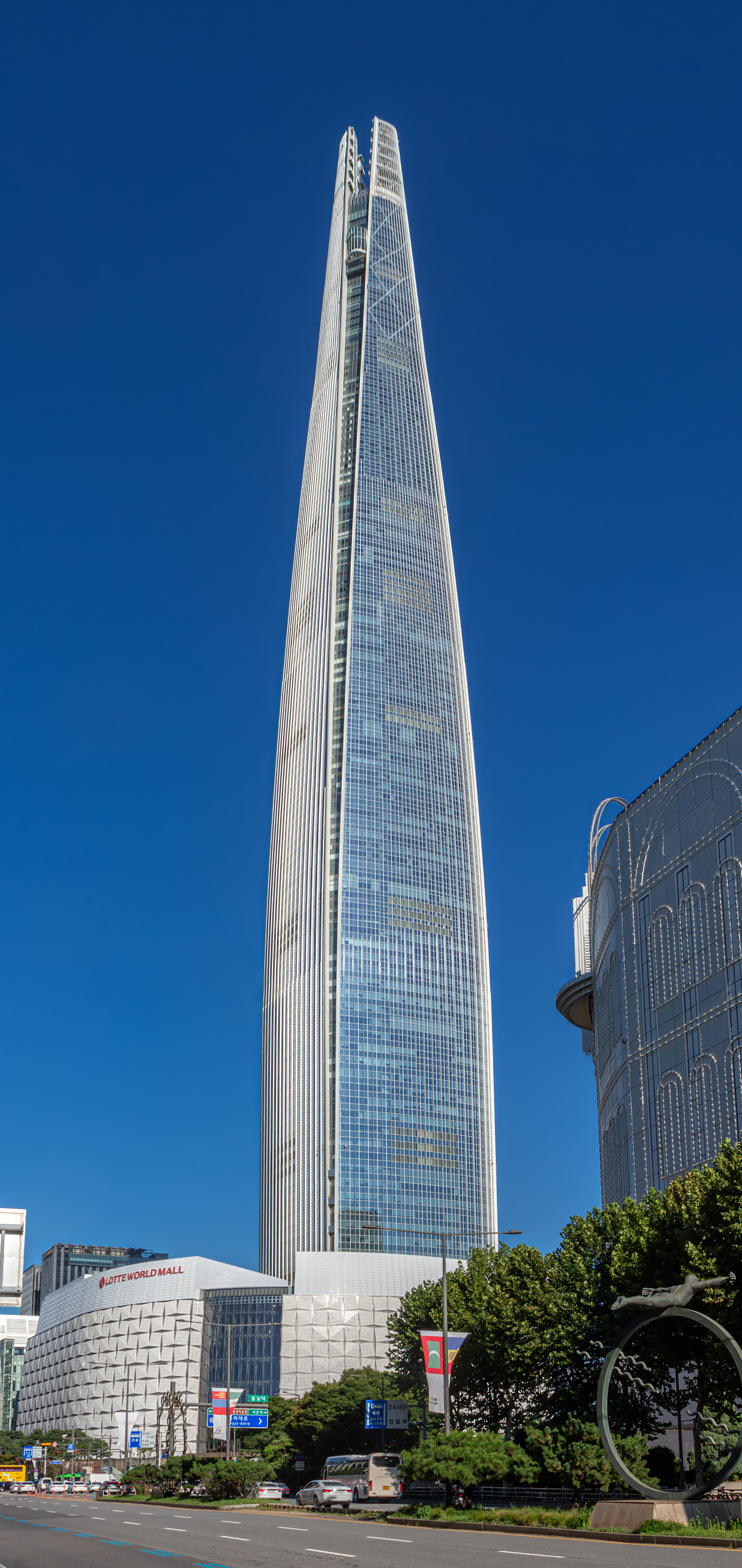 Lotte World Tower - View from the west