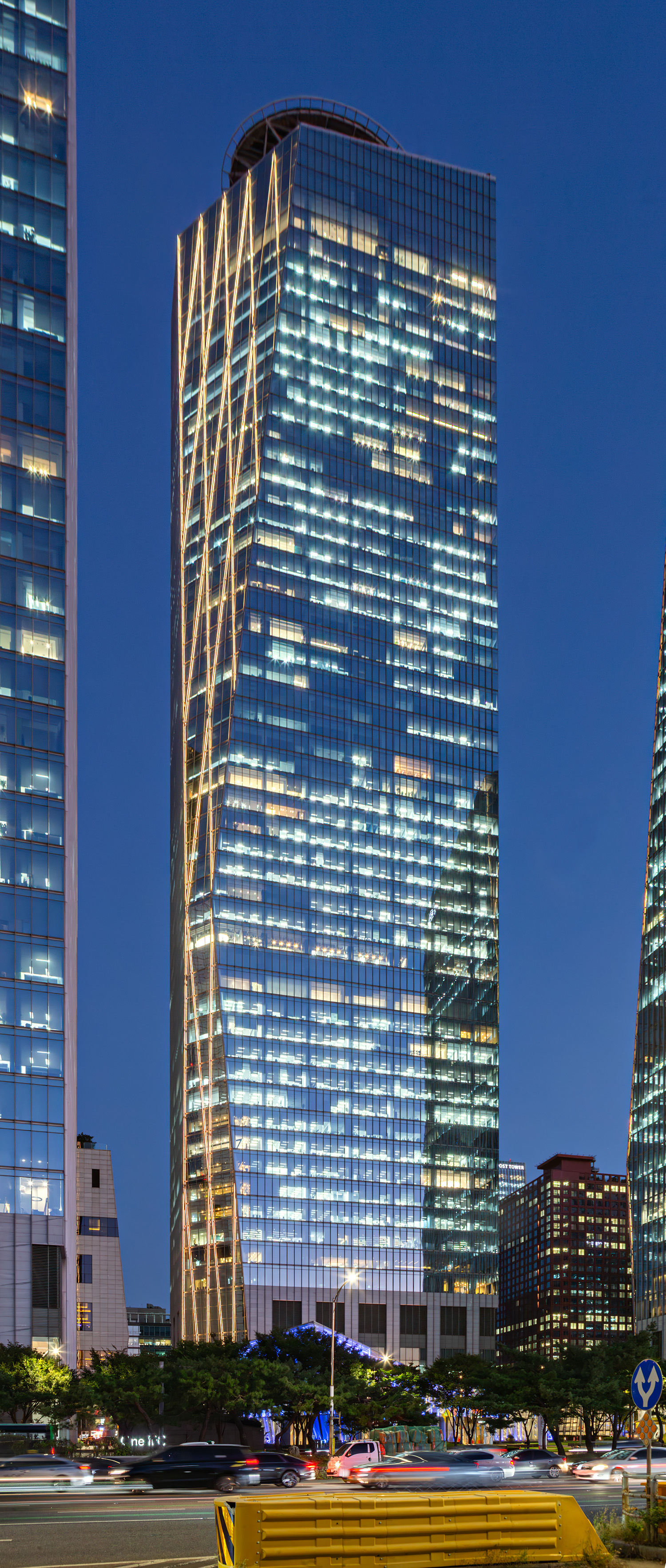 Three International Finance Center, Seoul - View from the northwest. © Mathias Beinling