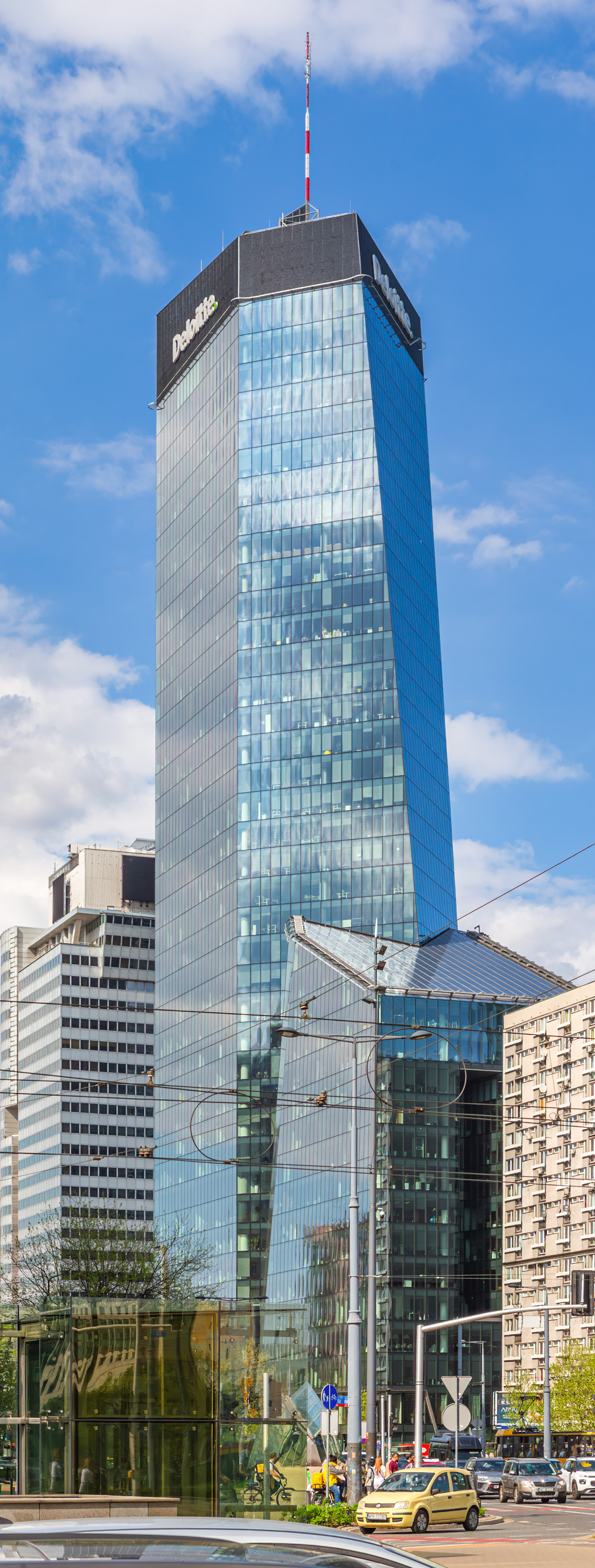 Q22 Tower, Warsaw - View from the south. © Mathias Beinling