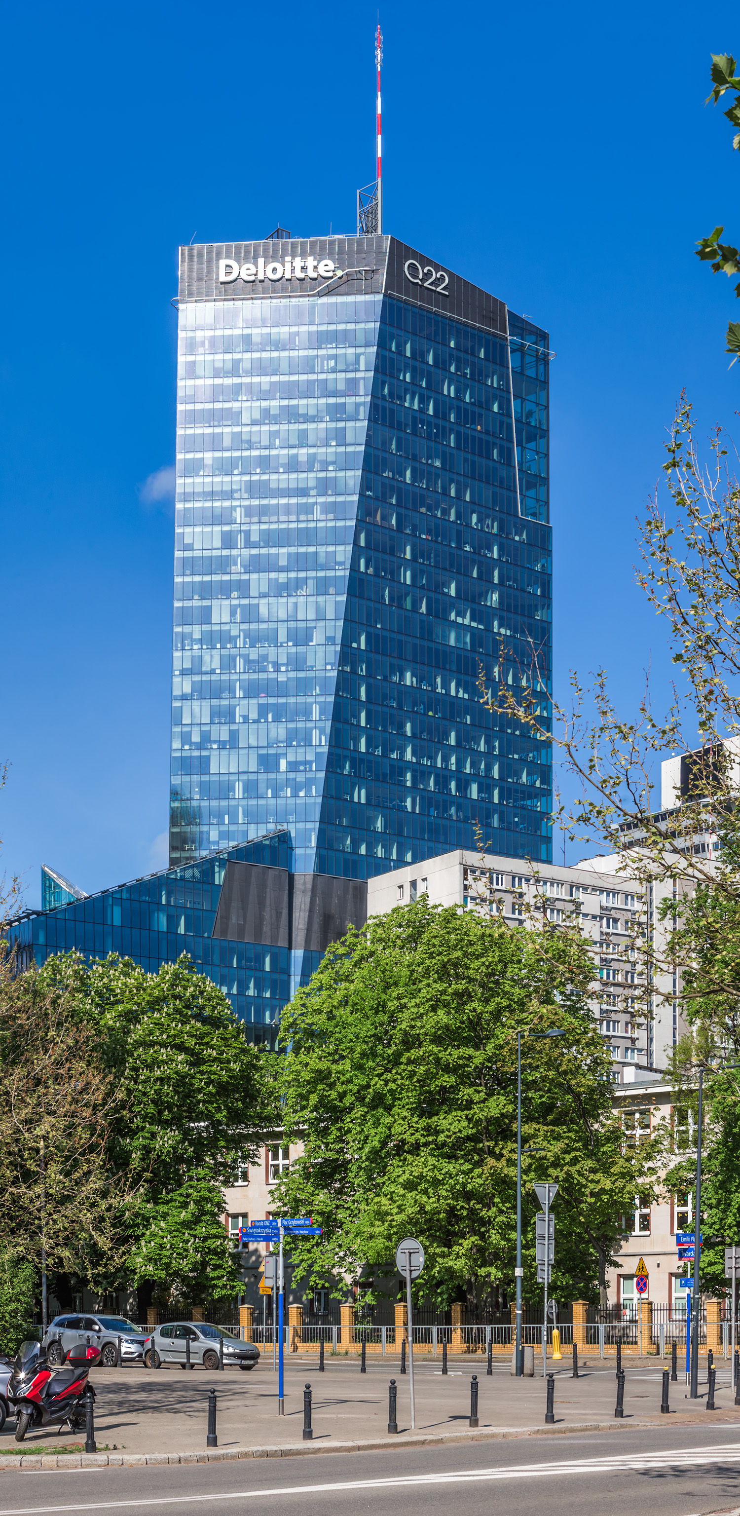 Q22 Tower, Warsaw - View from the east. © Mathias Beinling
