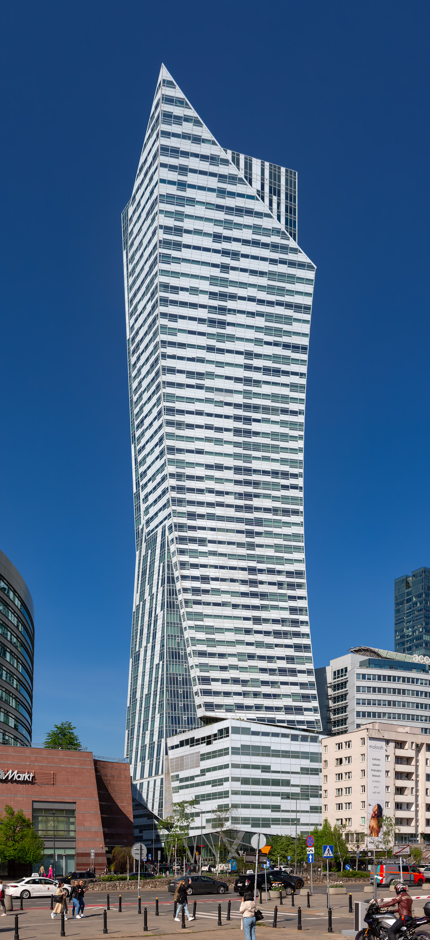 Zlota 44, Warsaw - View from the east. © Mathias Beinling