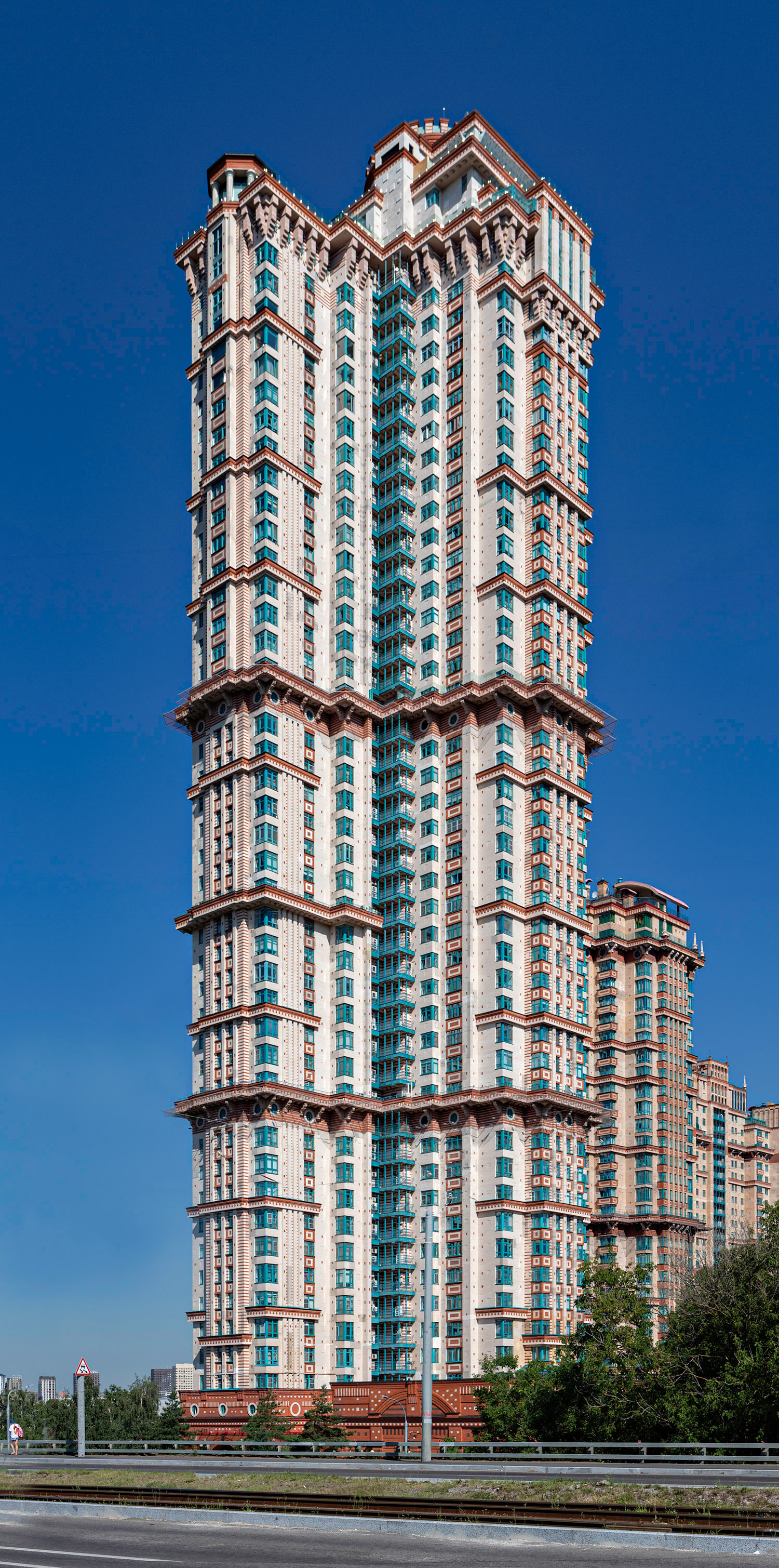 Alye Parusa 4, Moscow - View from the southeast. © Mathias Beinling