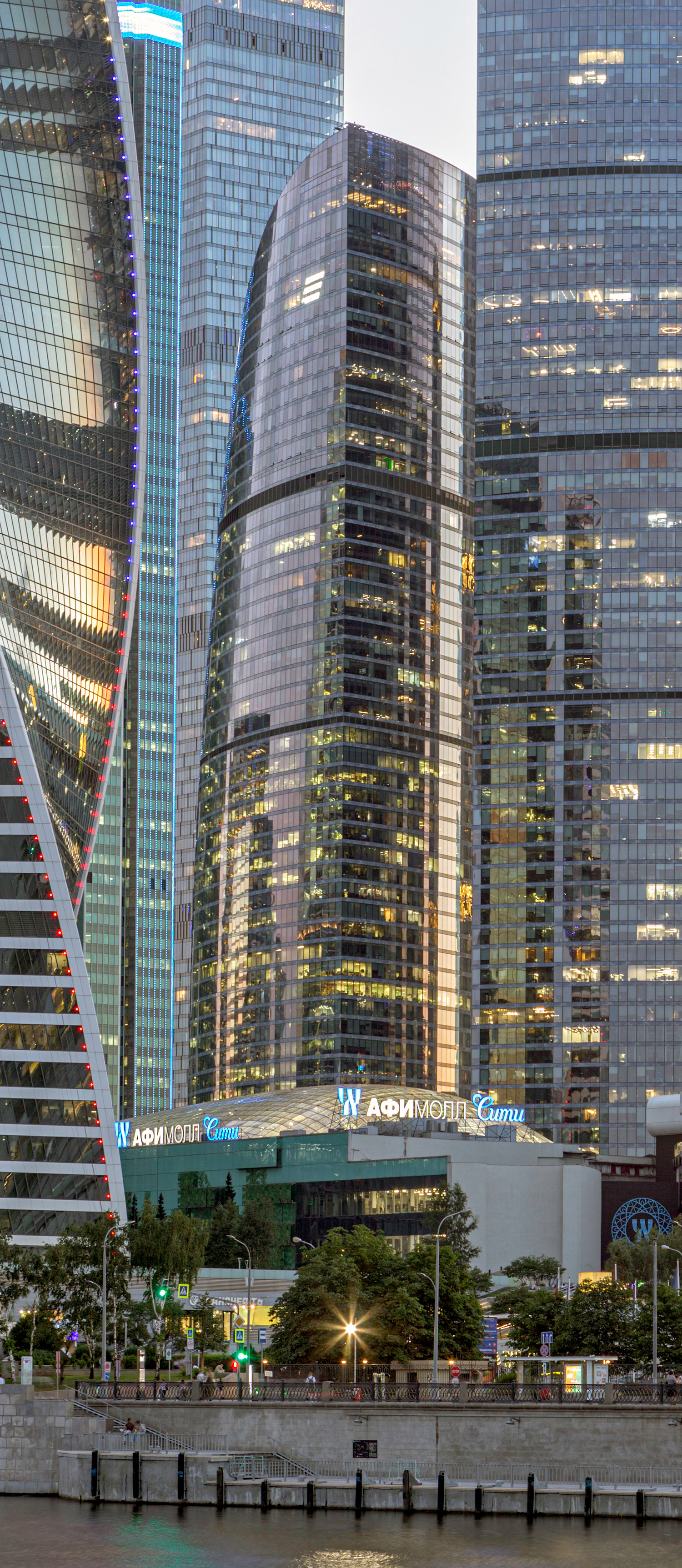 Federation Tower - Zapad Tower, Moscow - Night view across the Moskwa. © Mathias Beinling