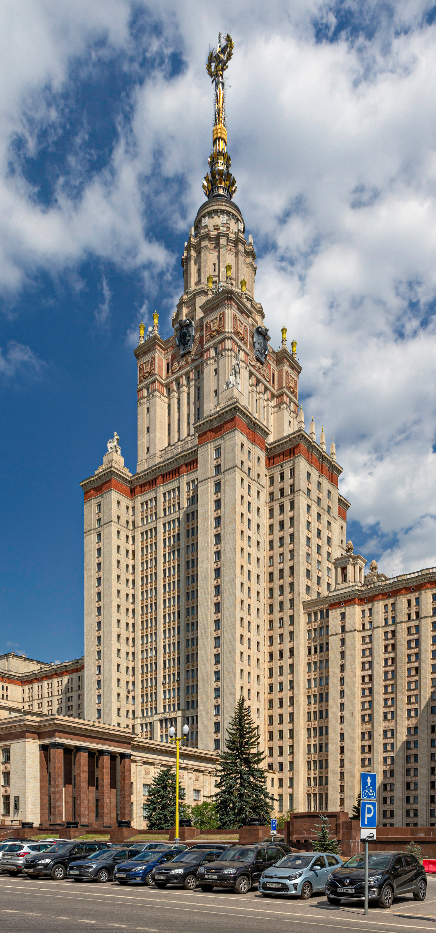 MV Lomonosov State University, Moscow - View from the east. © Mathias Beinling