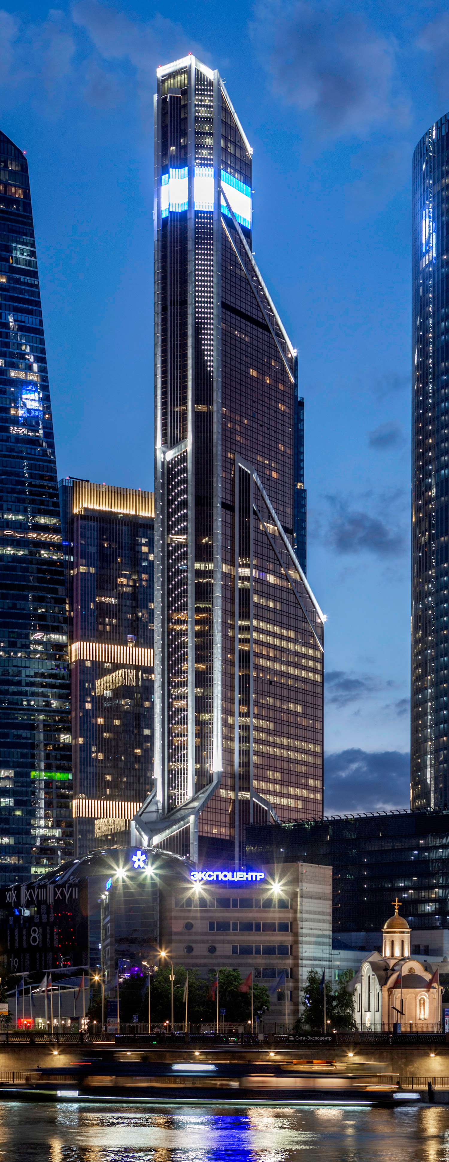 Mercury City Tower, Moscow - Night view across the Moskwa. © Mathias Beinling