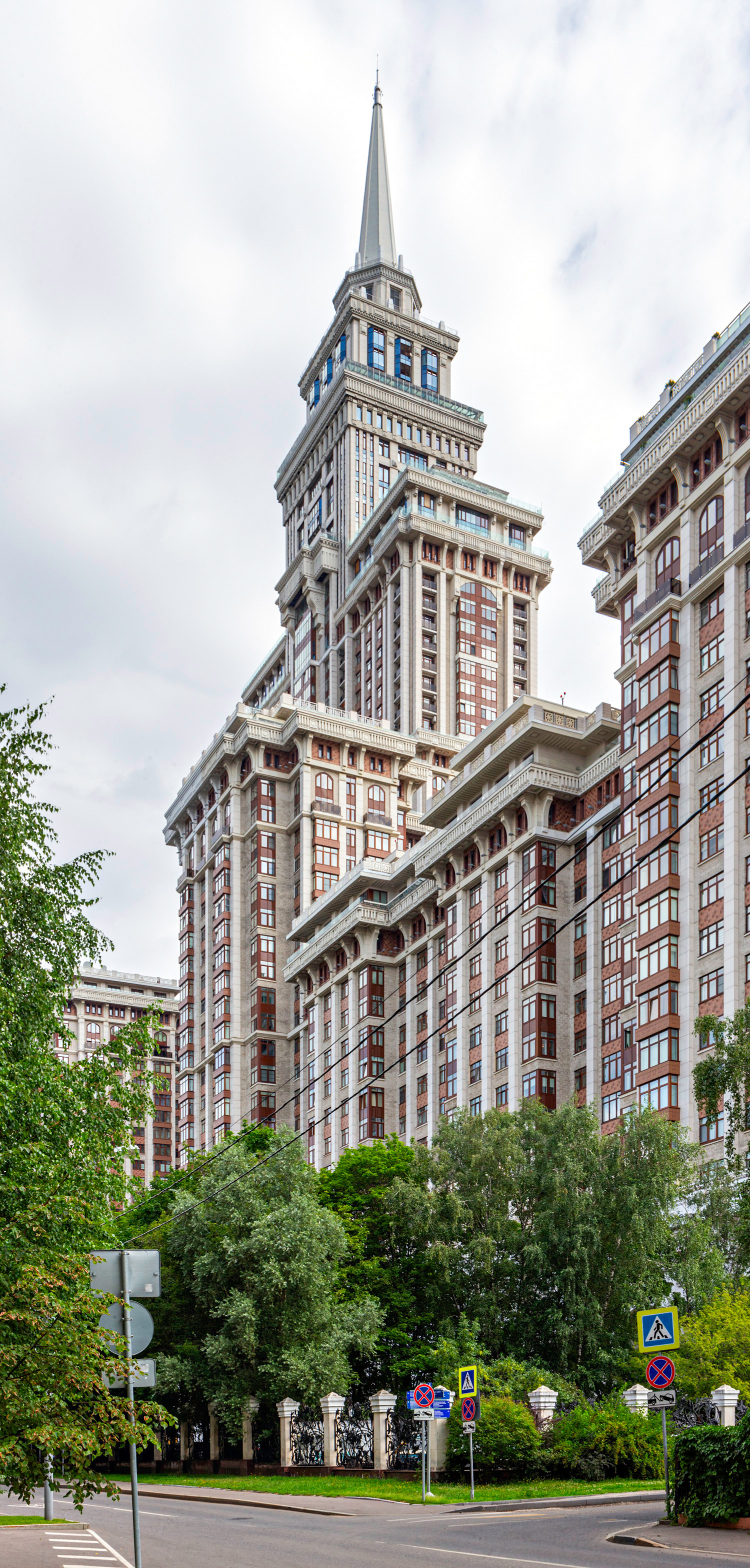 Triumph Palace, Moscow - View from the southwest. © Mathias Beinling