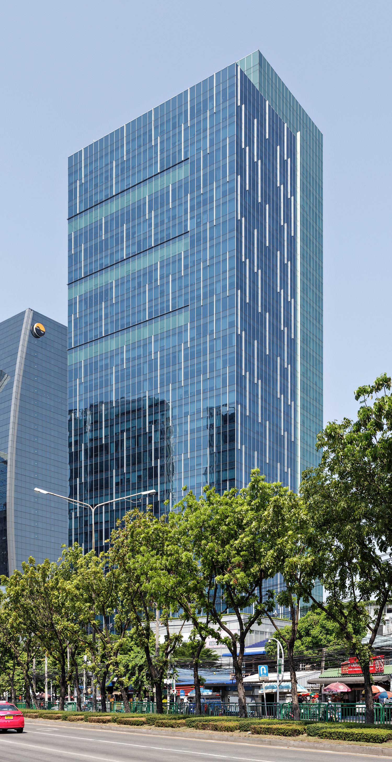 AIA Capital Center, Bangkok - View from Ratchadaphisek Road. © Mathias Beinling