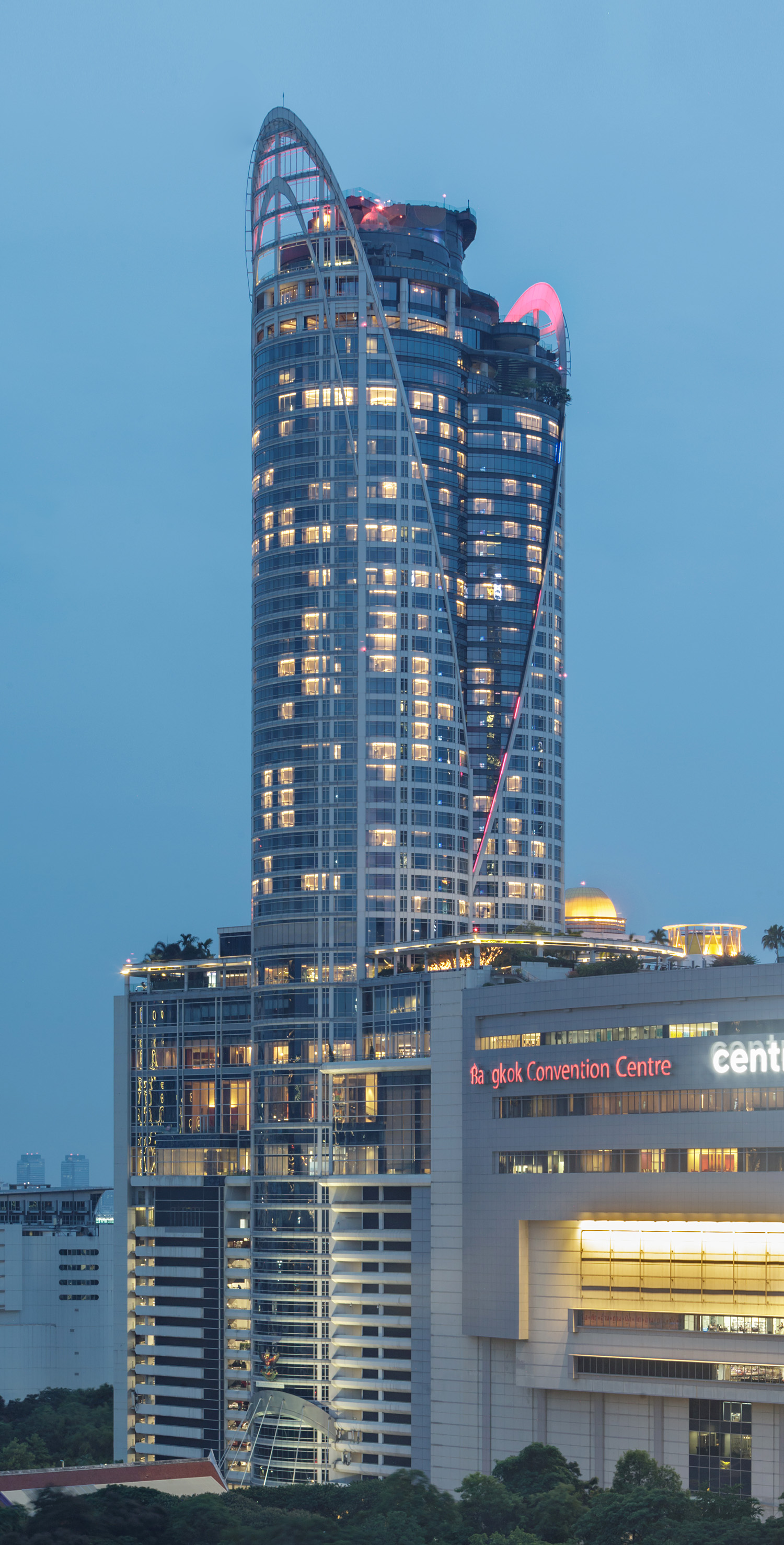 Centara Grand, Bangkok - View from Novotel Bangkok on Siam Square. © Mathias Beinling