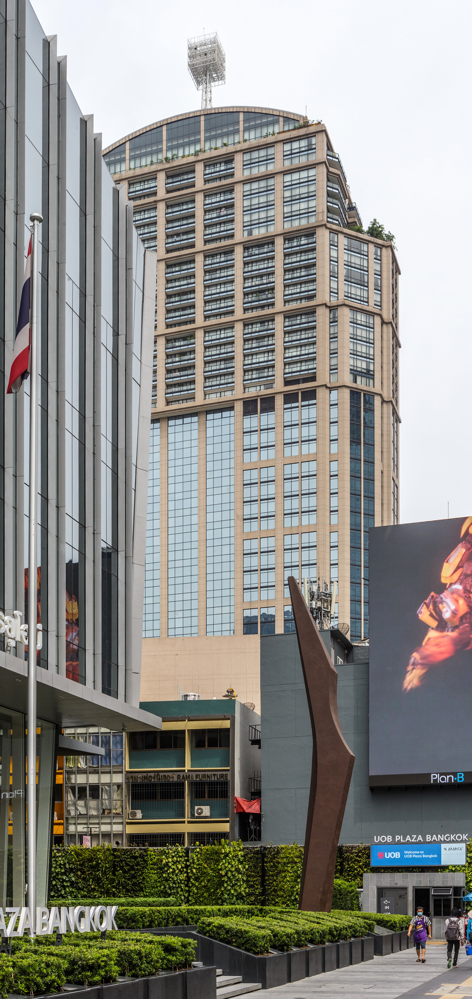 Emporium Suites Tower, Bangkok - View from the east. © Mathias Beinling