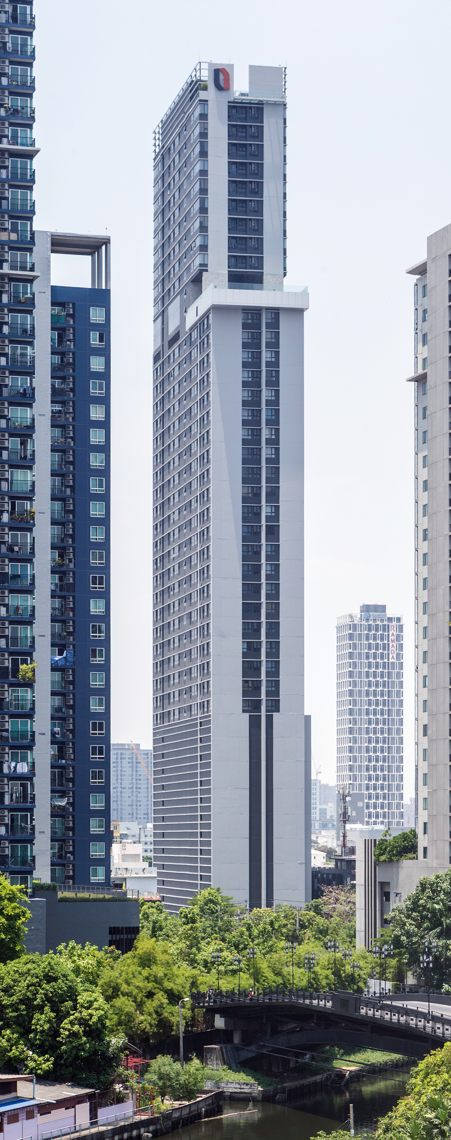 Knightsbridge Prime Onnut, Bangkok - View from Dental Hospital Bangkok. © Mathias Beinling