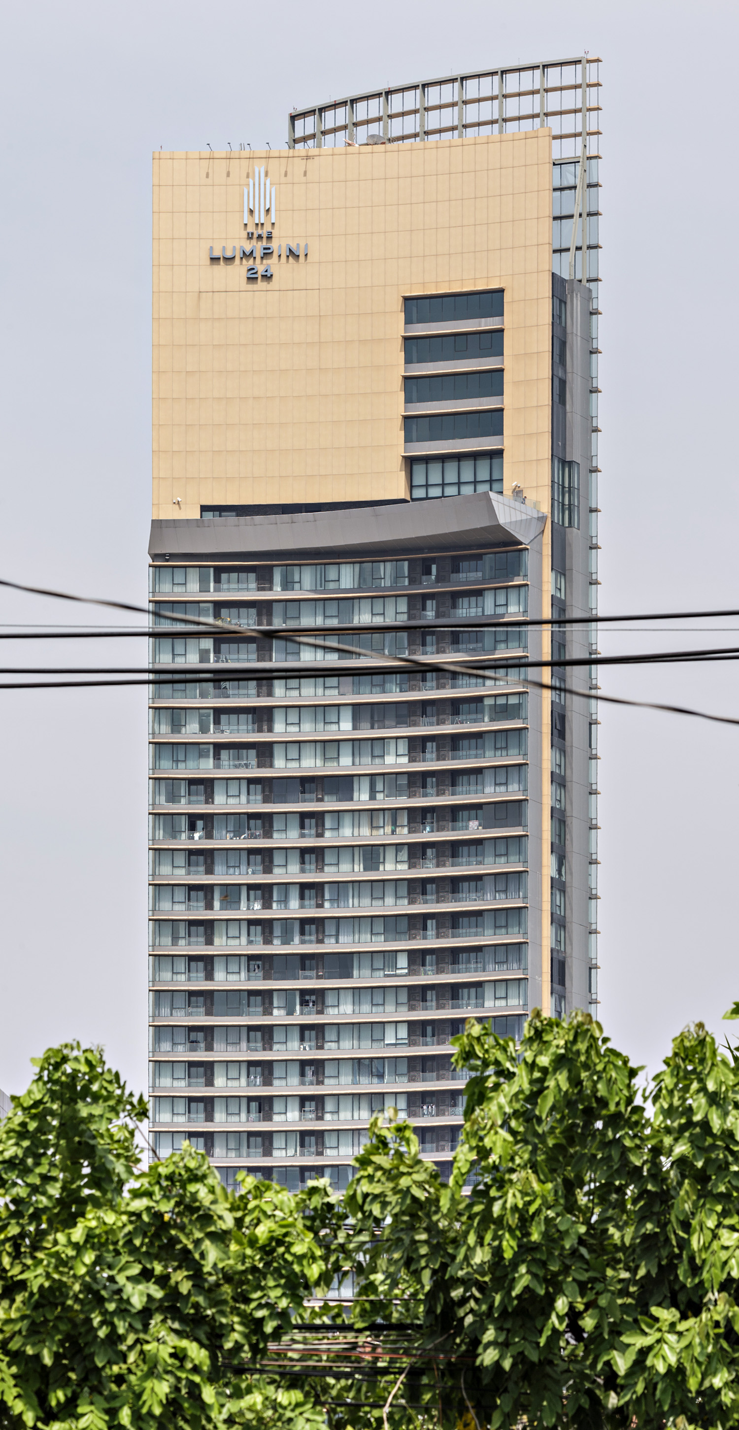 Lumpini Sukhumvit 24, Bangkok - View from Ratchadaphisek Road. © Mathias Beinling