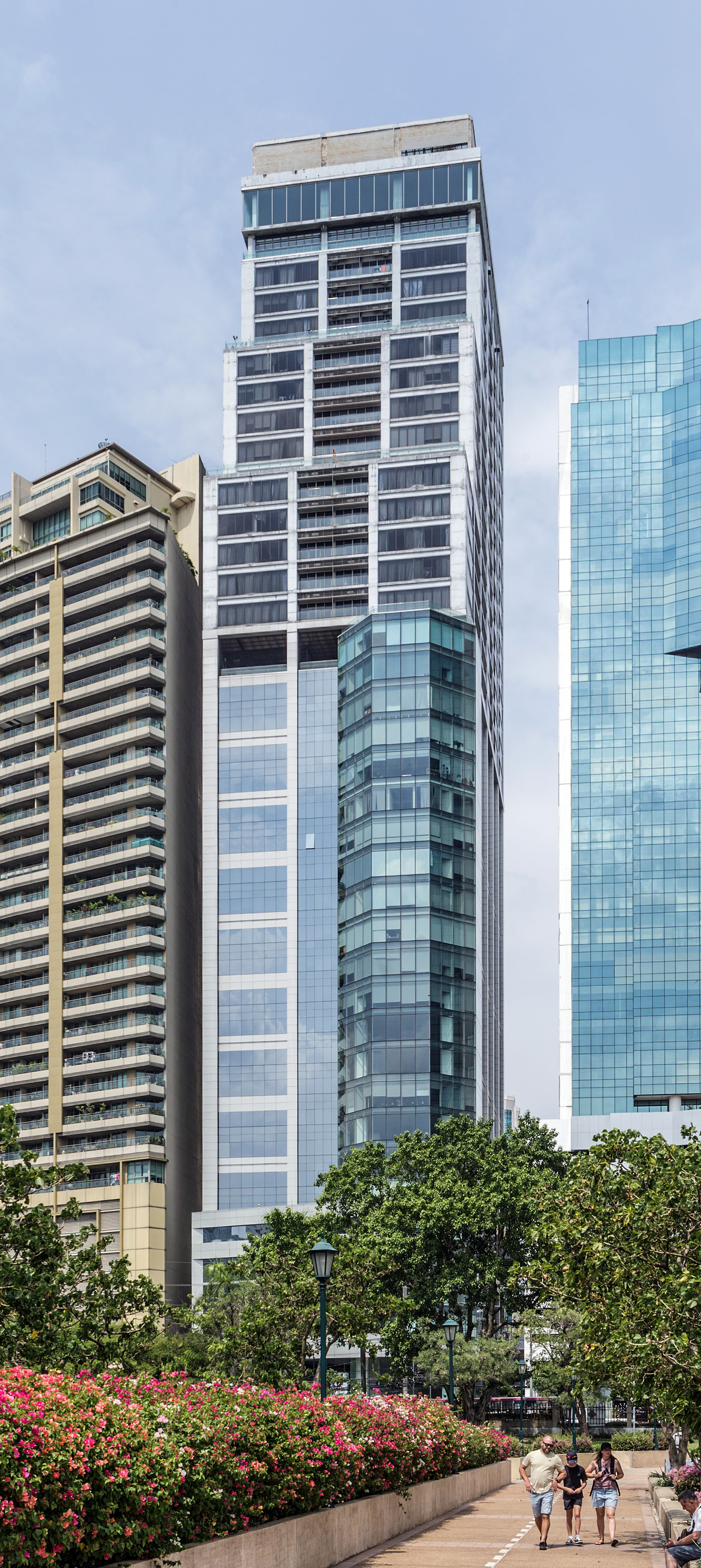 MDX Tower, Bangkok - View from Benjakitti Park. © Mathias Beinling