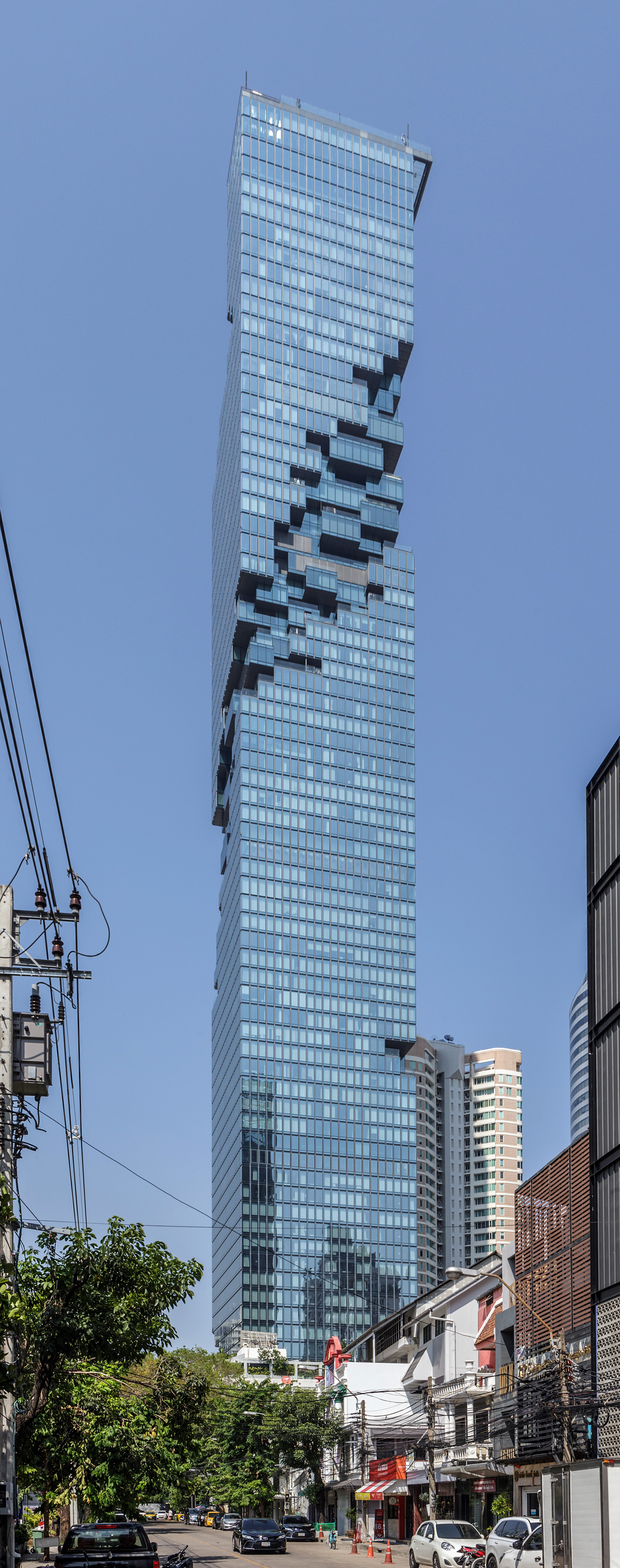 MahaNakhon, Bangkok - View from Soi Sueksa Witthaya. © Mathias Beinling