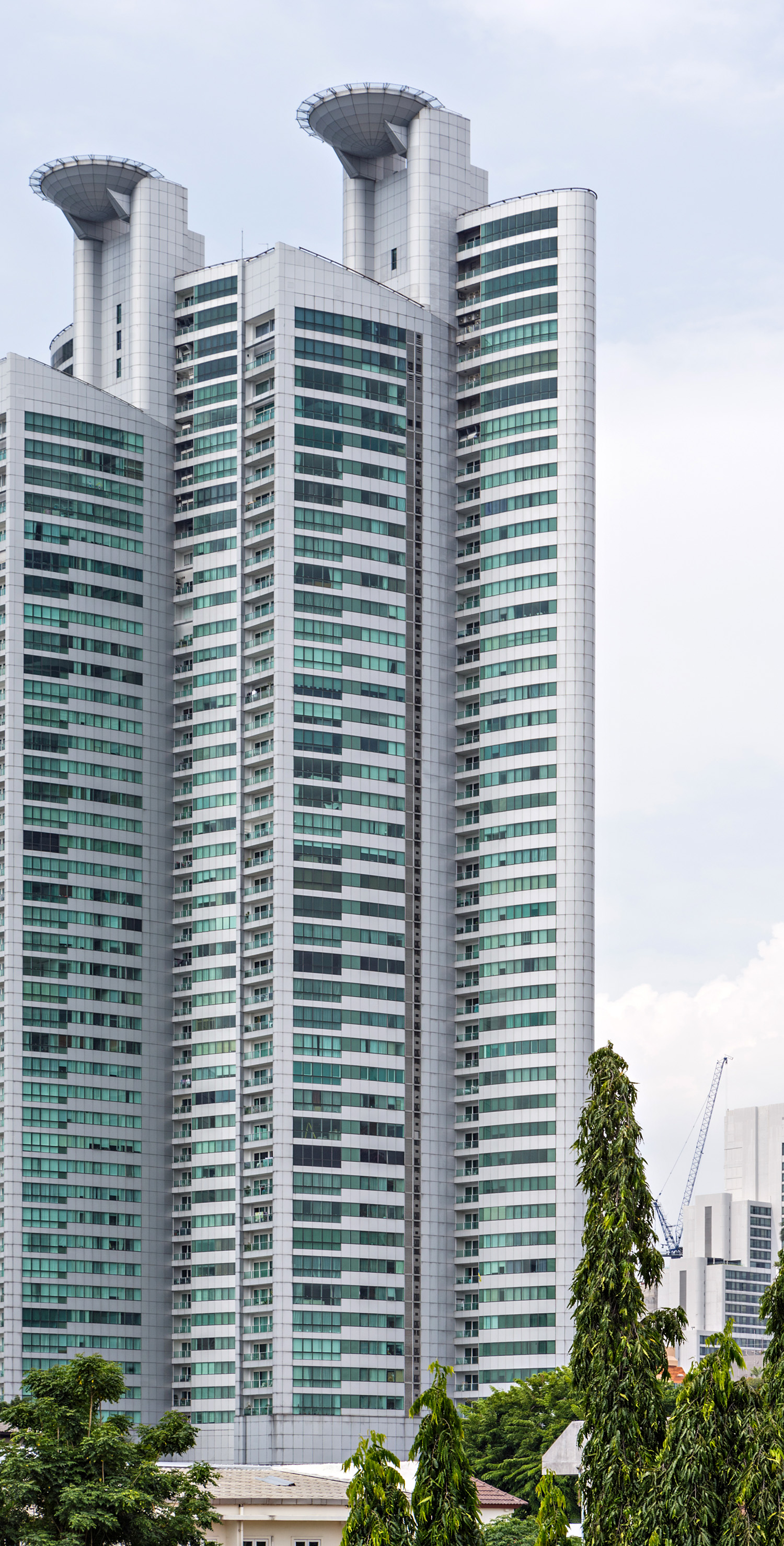 Millennium Residence Tower 4, Bangkok - View from Ratchadaphisek Road. © Mathias Beinling
