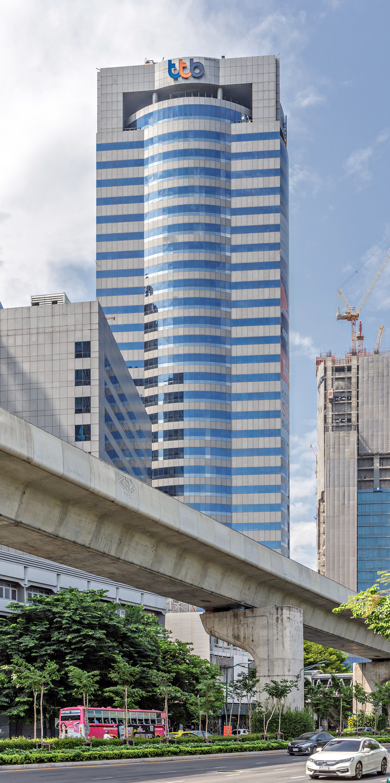 Paholyothin Place, Bangkok - View from the north. © Mathias Beinling