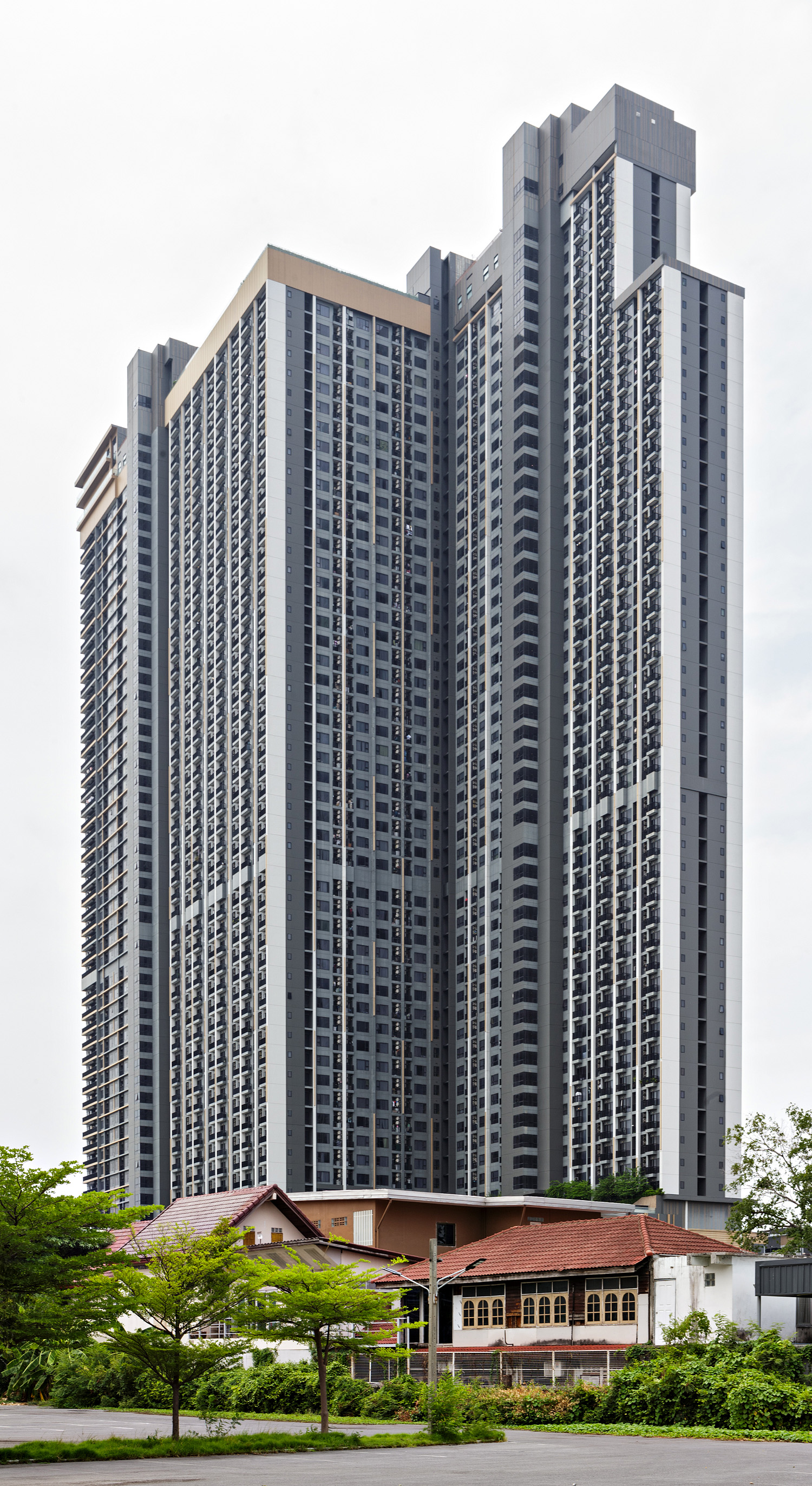 The Politan Rive, Nonthaburi - View from Versaille Palace car park. © Mathias Beinling