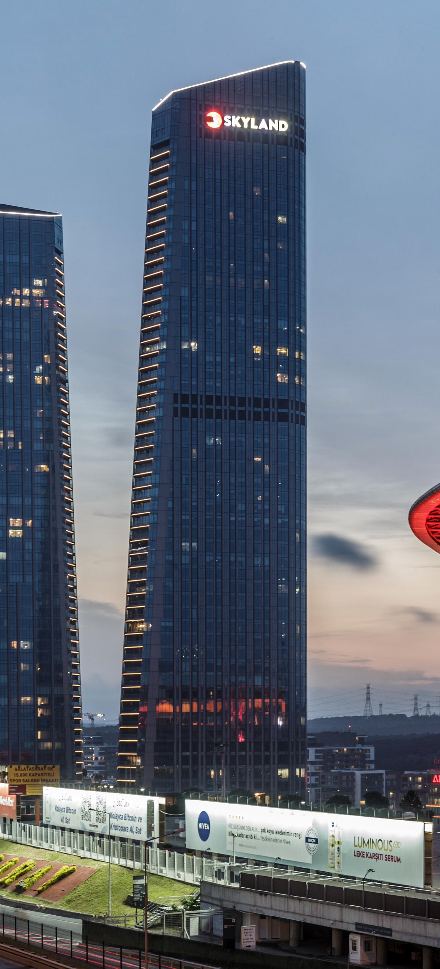 Skyland Office Tower, Istanbul - View from the east. © Mathias Beinling