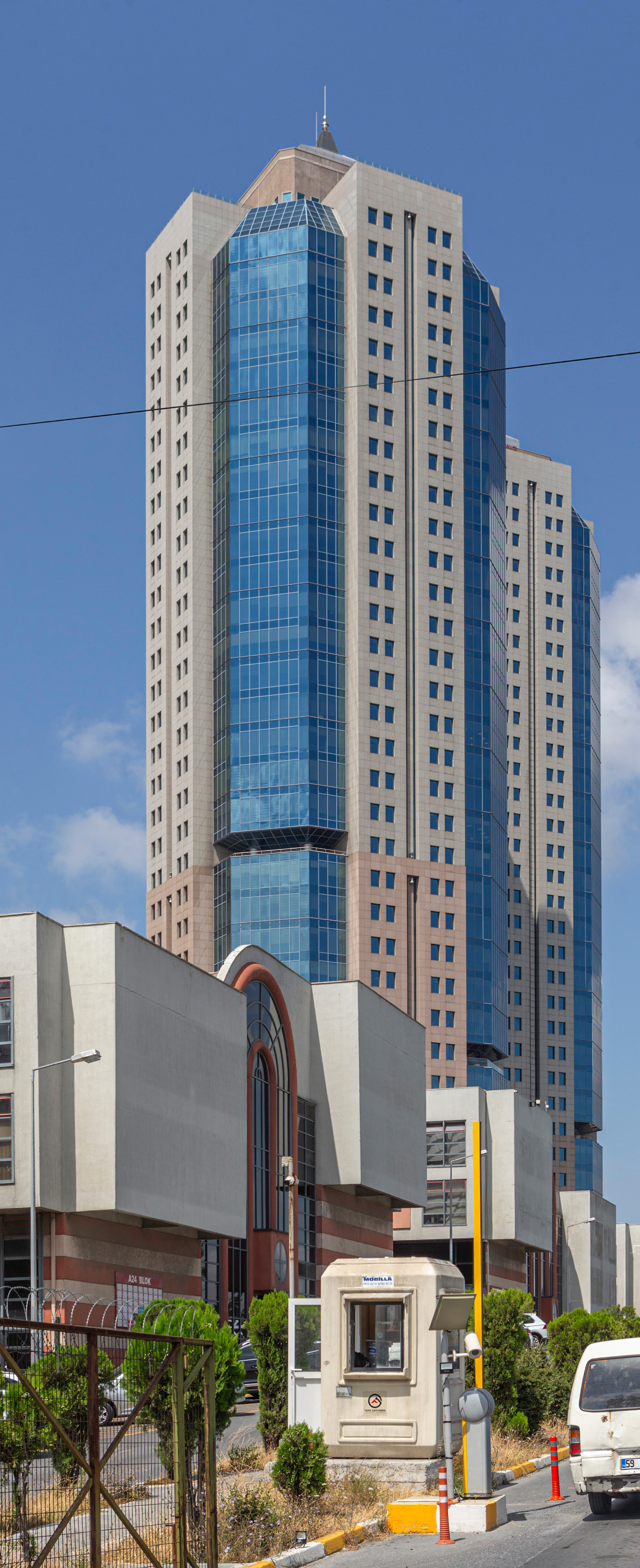 Tekstilkent Plaza 2, Istanbul - View from the east. © Mathias Beinling
