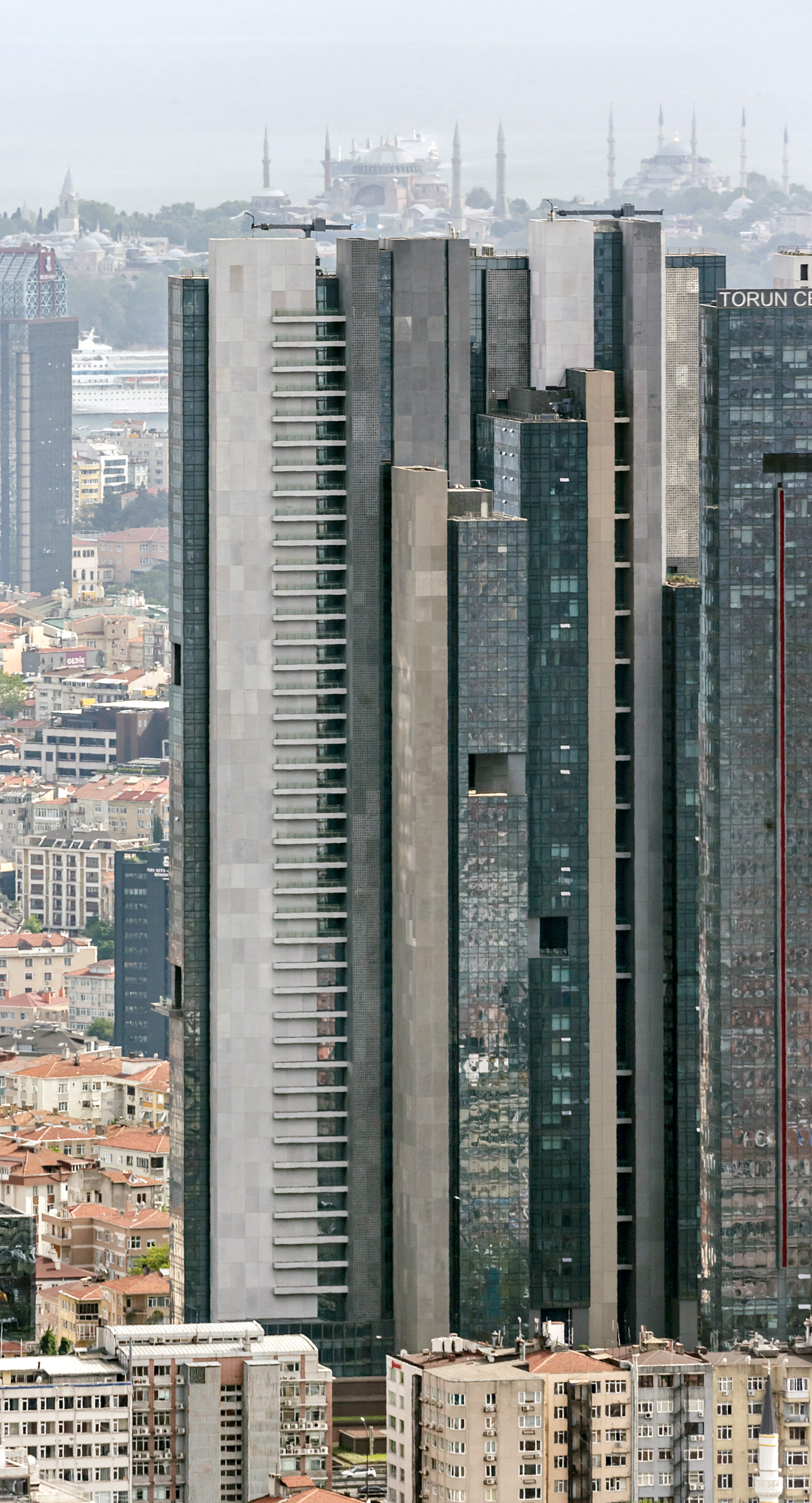 Torun Center - East Tower, Istanbul - The tower is on the left.. © Mathias Beinling