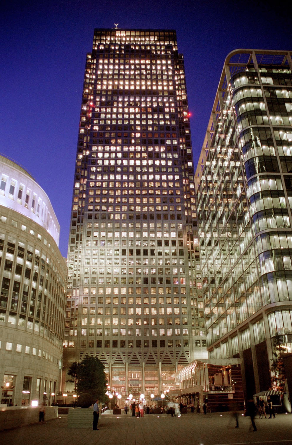 One Canada Square - Night view from the south